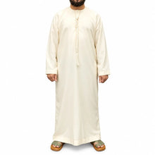 Lade das Bild in den Galerie-Viewer, Men’s beige Emirati kandura with traditional front tassel – front view
