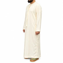 Lade das Bild in den Galerie-Viewer, Men’s beige Emirati kandura with traditional front tassel – side view
