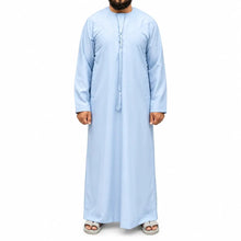 Lade das Bild in den Galerie-Viewer, Men’s light blue Emirati kandura with traditional front tassel – front view
