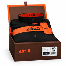Lade das Bild in den Galerie-Viewer, Black Daffah TR8 men’s winter thobe displayed in its branded presentation box, featuring a stand collar and flat cuffs.
